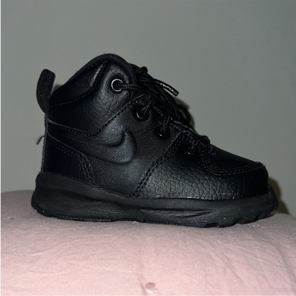 Infant Nike Boots - Picture 1 of 2